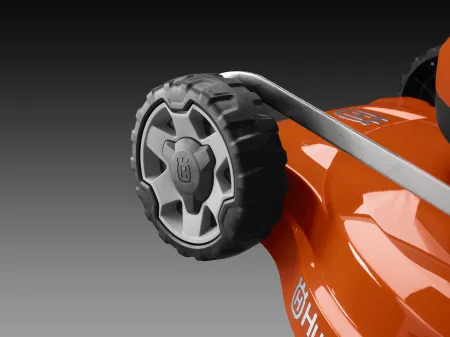 Аккумуляторная газонокосилка Husqvarna LC 347iVX
