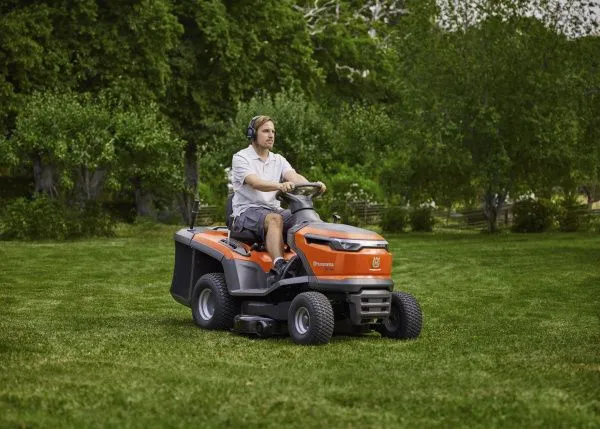 Газонокосилка с сиденьем Husqvarna TC 114