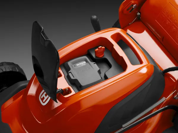 Аккумуляторная газонокосилка Husqvarna LC 141iV