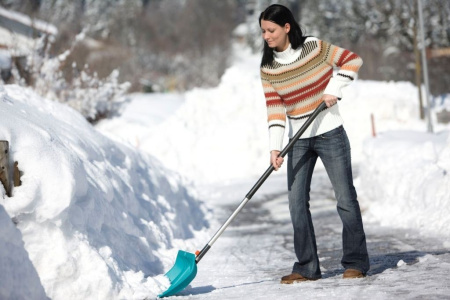 Лопата для уборки снега Gardena 50 см с бесшумной пластиковой кромкой